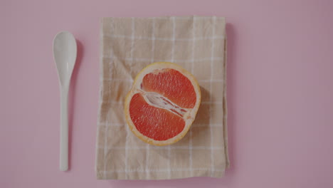 grapefruit slice on pink background