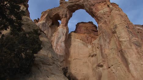 Panup-to-a-beautiful-stone-arch-in-Southern-Utah