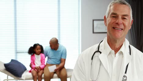 Retrato-De-Un-Médico-Sonriente