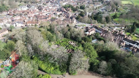 laberinto sobrecarga vista de pájaro drone warwick market town, warwickshire, reino unido