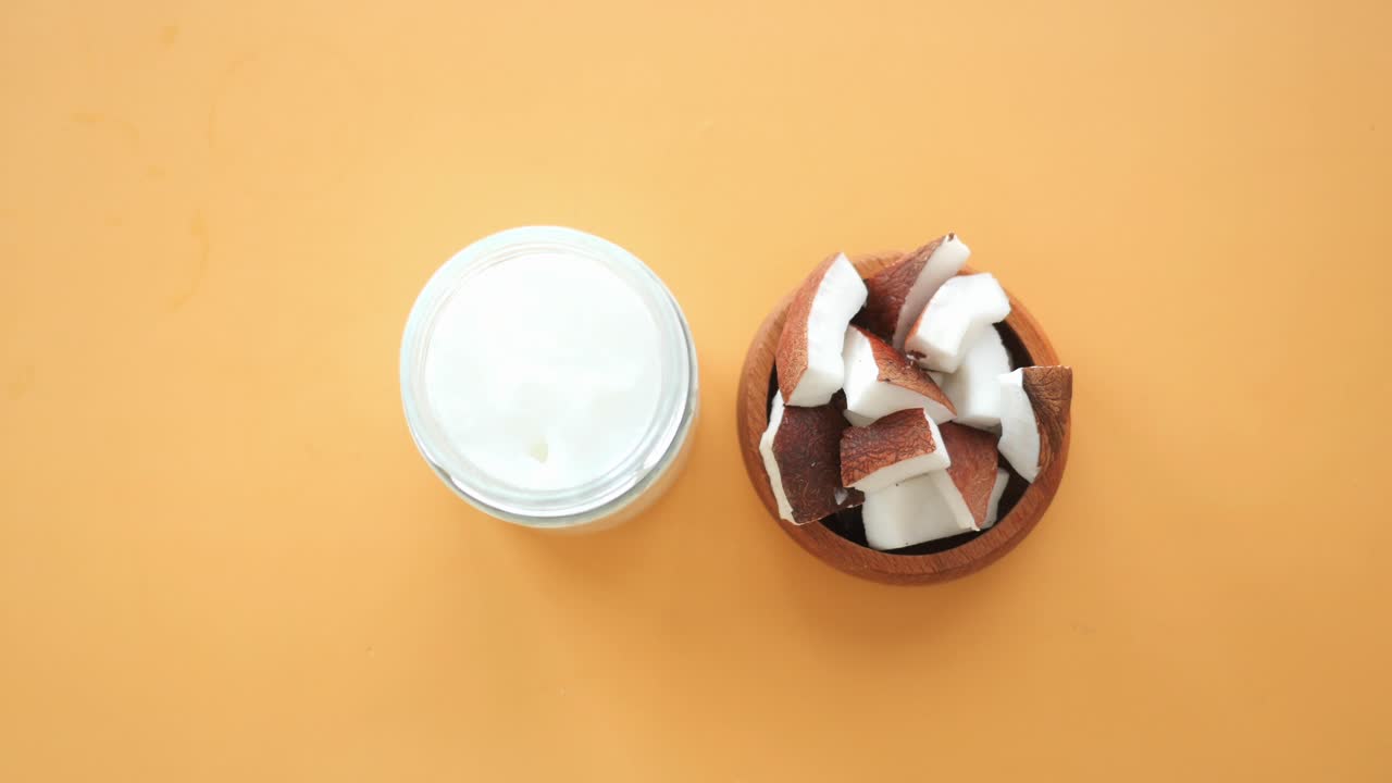 피부 및 머리카락 관리용 코코 오일