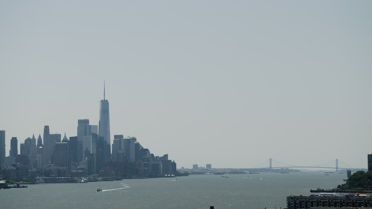 Downtown Manhattan med Verrazzano-broen i det fjerne, New York City, USA