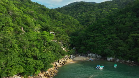 Aerial-view-backwards-away-from-the-Colomitos-Beach,-in-Puerto-Vallarta,-Mexico