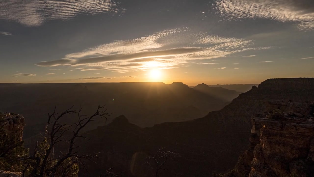 Timelapse rotativo do nascer do sol sobre o Parque Nacional do Grand Canyon, EUA, em 4K