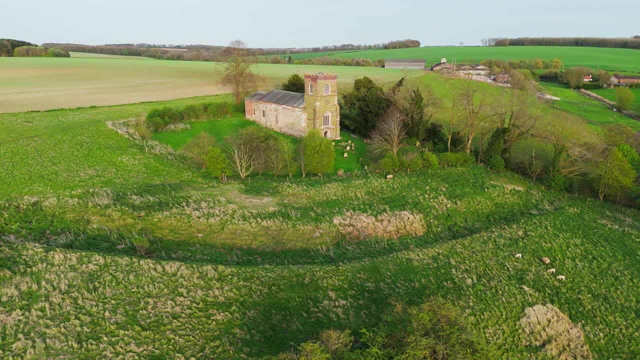 Ilmakuvaa dronella pienestä Lincolnshiressä sijaitsevasta Burwellin kylästä Isossa-Britanniassa.