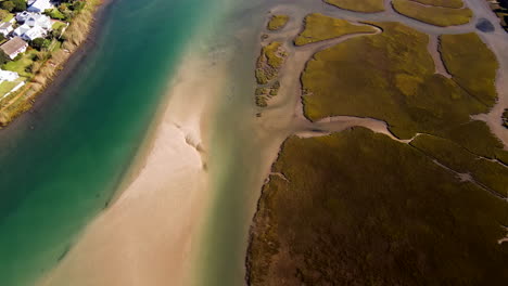 Agua-Clara-Del-Estuario-De-Goukou-En-La-Bahía-Quieta-Y-El-Humedal-De-Marea