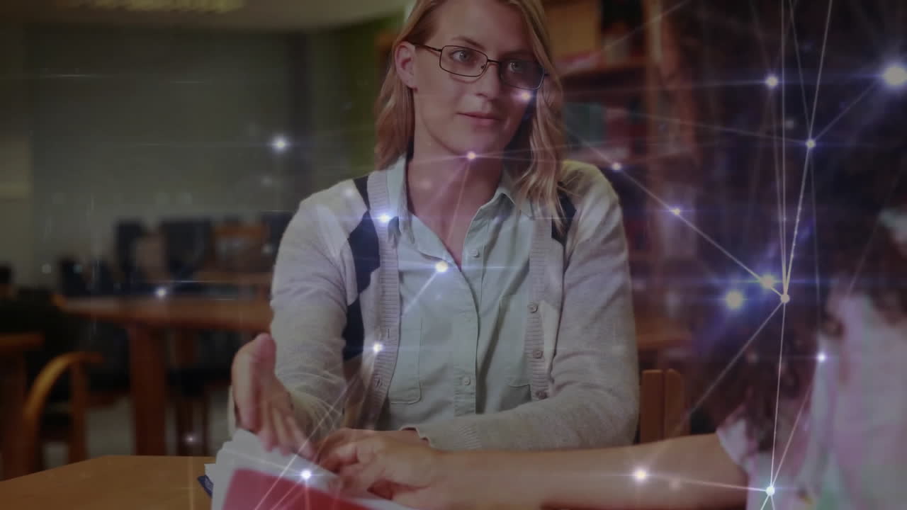 animación de redes de conexiones entre diversas personas en el café