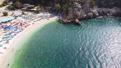 Toma-De-Drone-De-Una-Playa-Mediterránea