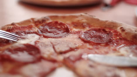 pizza de salami caliente