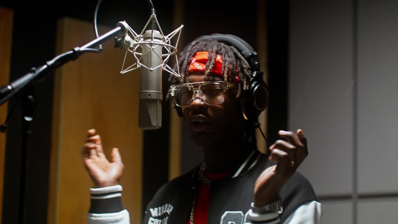 전문 스튜디오에서 음악 녹음 세션