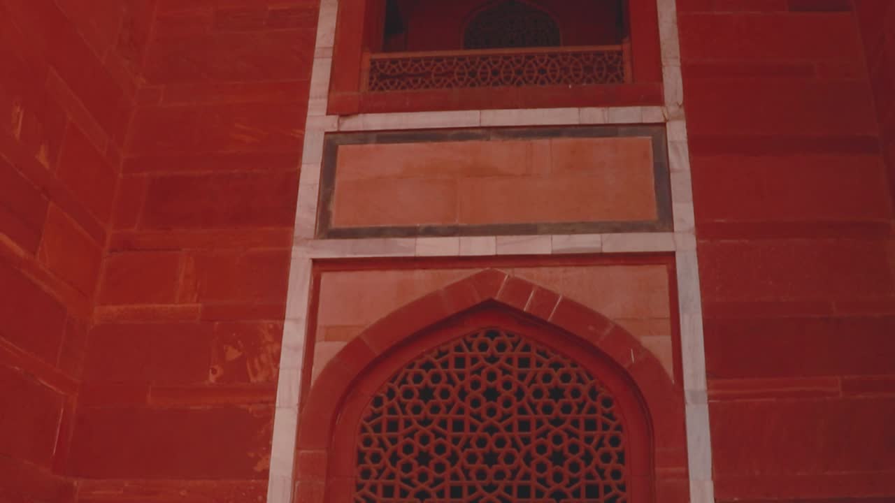 la tomba di humayun al mattino nebbioso da una prospettiva unica è stata scattata a delhi india