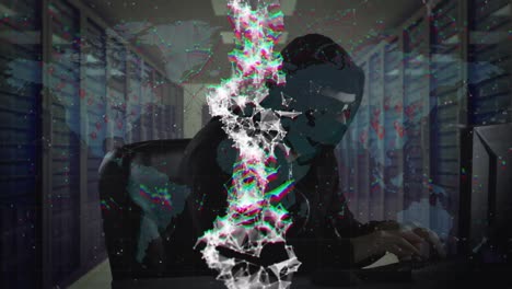 animación de hélice de adn giratoria digital contra el hombre con capucha hacking computadora en el centro de datos