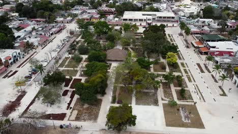 Vista-Aérea-De-La-Plaza-Principal-De-Bacalar-Durante-La-Remodelación