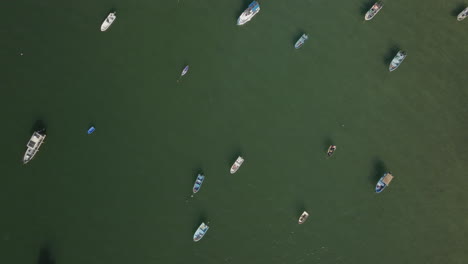 Aerial-head-shot-of-canoe-Boats-on-the-water-in-the-city-in-Hong-Kong,-China