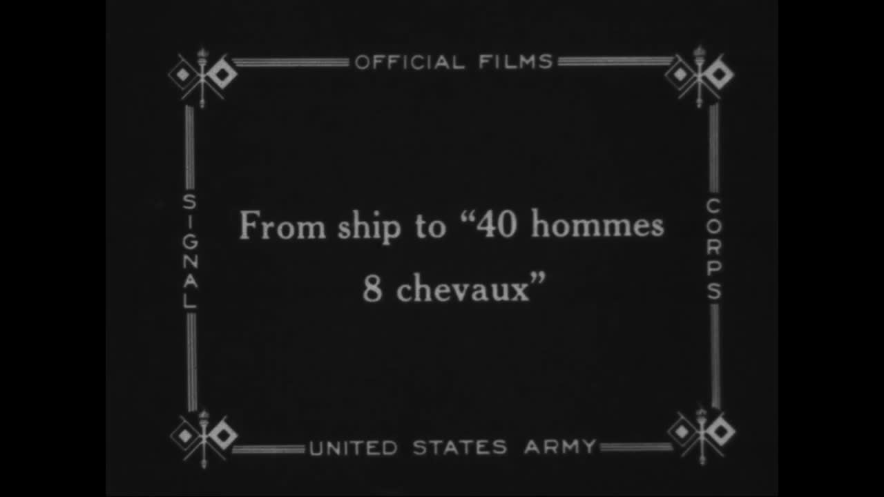 제1차 세계 대전 중 유럽에서 싸우기 위해 배에서 내리는 미군