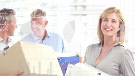 animación del procesamiento de datos financieros sobre diversas personas de negocios que trabajan en la oficina