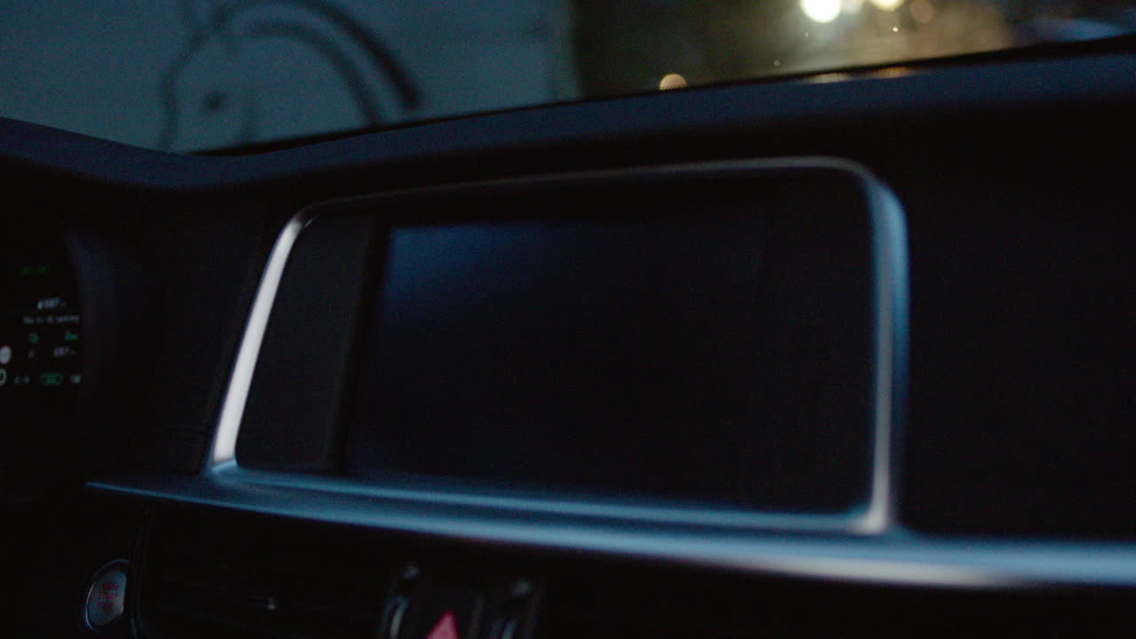 закрыть автомобиль навигационный дисплей gps внутренние автомобили вождение экран аудио радио отображение пустой замена зеленый экран слежение клавиши аналоговый apple carplay android auto автомобильный тюнинг развлечения