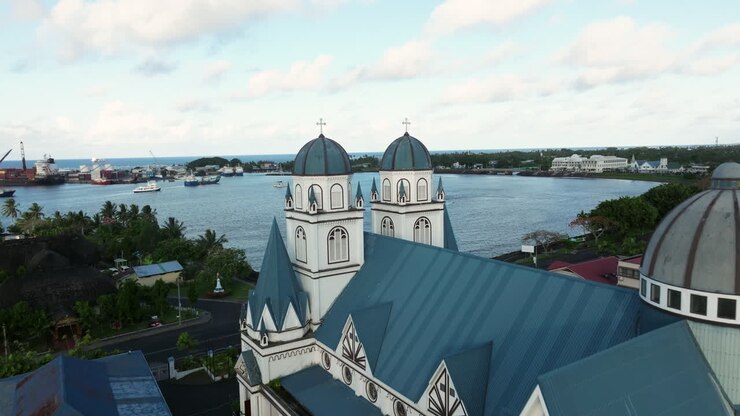 Cattedrale di Apia o Cattedrale di Mulivai a Samoa - Ripresa Aerea in Allontanamento