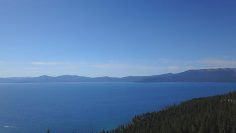 y el hermoso y impresionante lago tahoe, california.