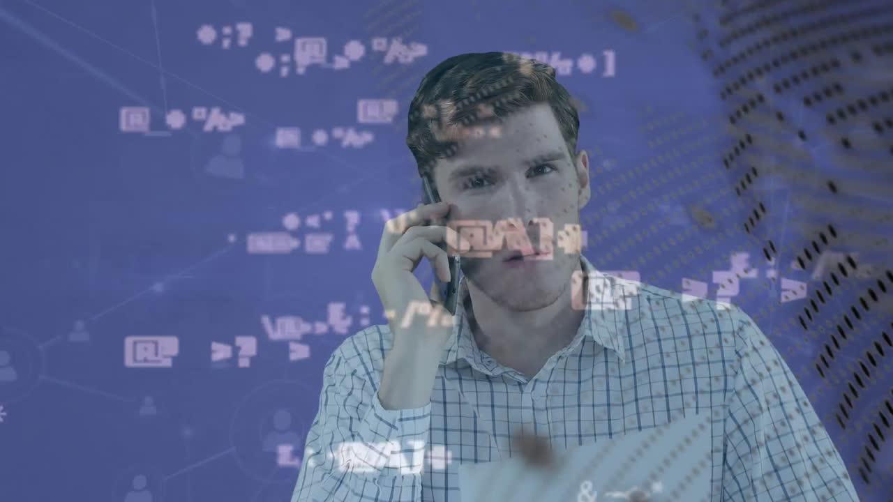 animación del procesamiento de datos sobre el empresario caucásico en la oficina