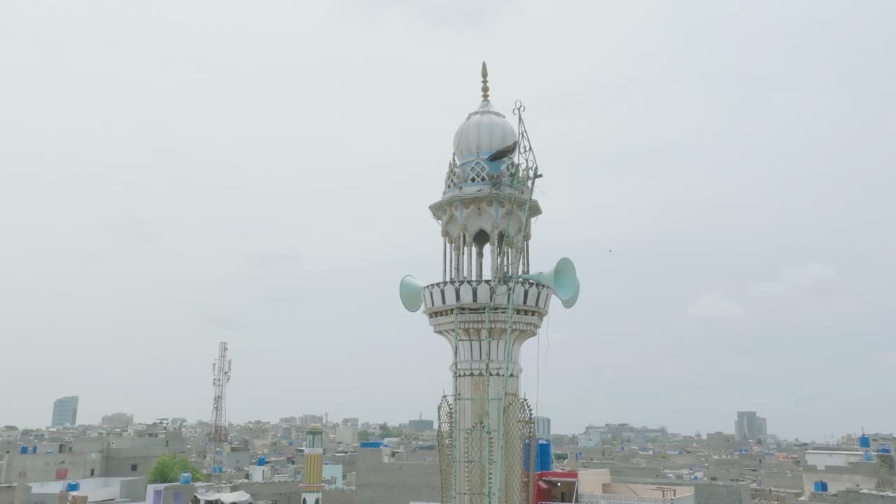 카라치 의 파란색 사이렌 을 가진  ⁇  돌 탑