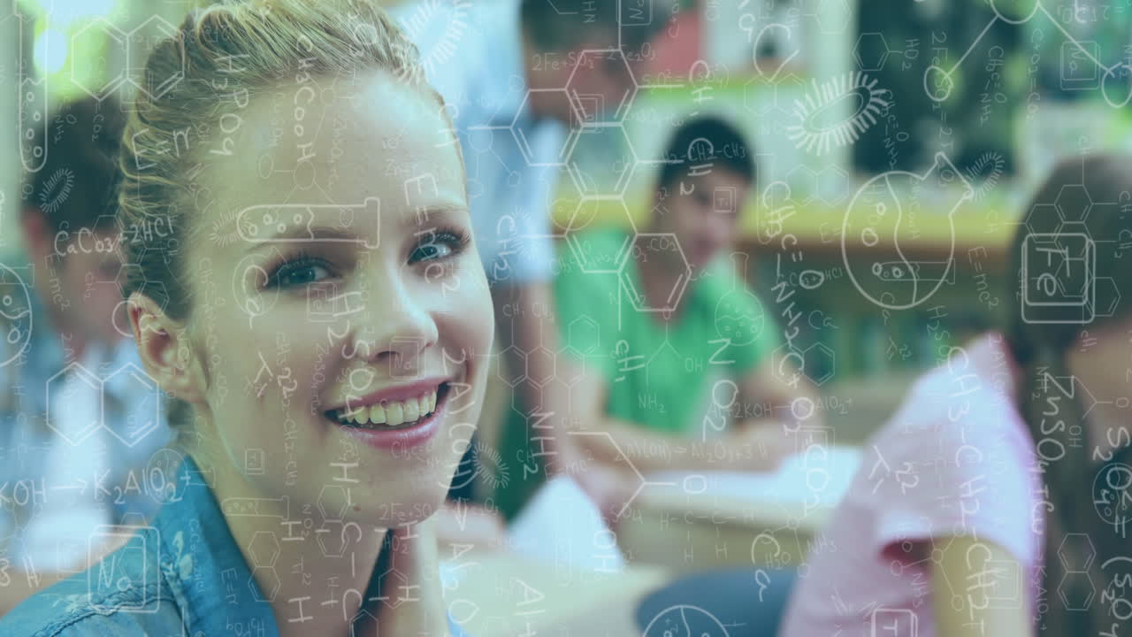 대학에서 공부하고 미소 짓는 백인 여성의 초상화에 대한 화학 방정식의 애니메이션