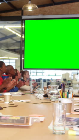 equipo de negocios con videoconferencia