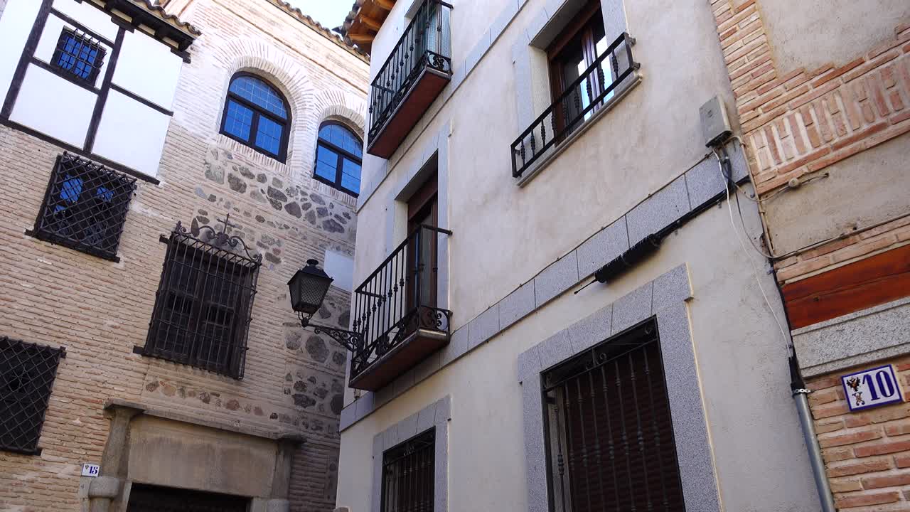 Ruas de Toledo, Espanha. Filmagem em movimento