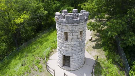 primer plano aéreo del monumento histórico de julien dubuque