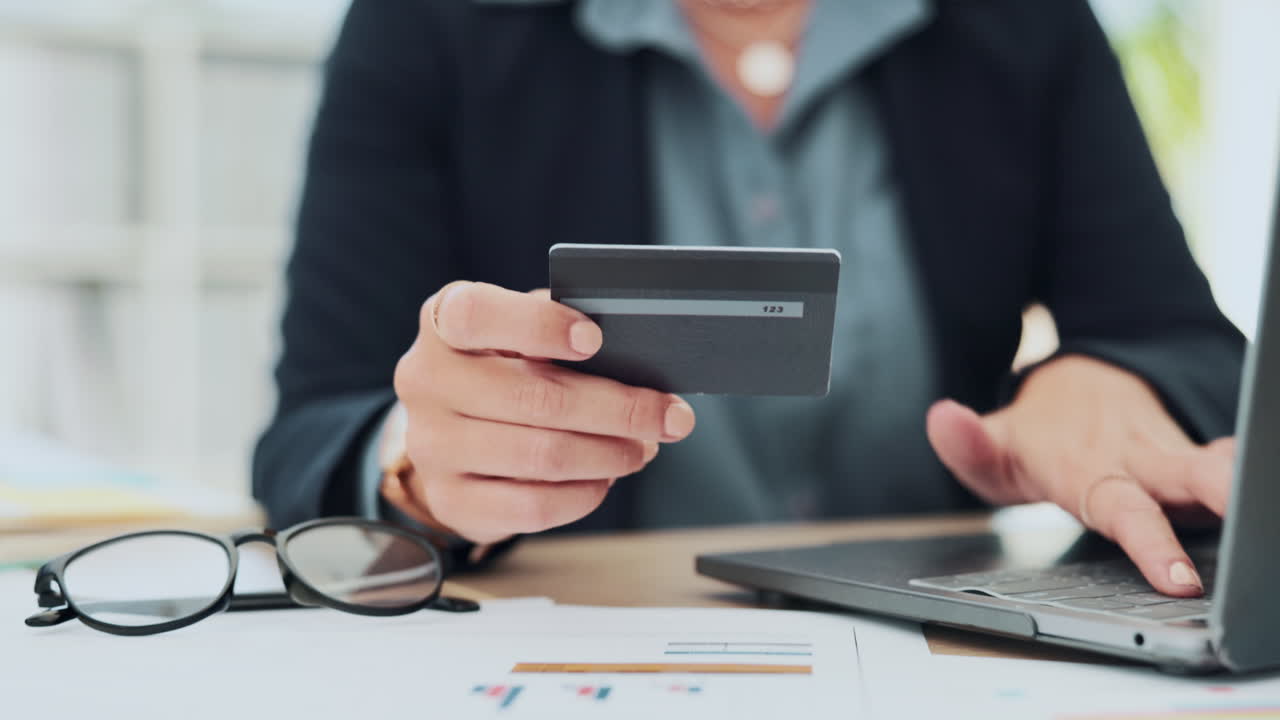 전문직 여성, 신용카드