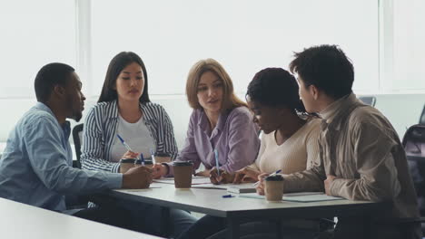 diverse students collaborating in study group