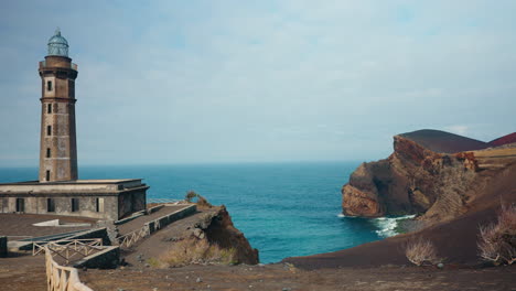 Foto-Fija-Del-Faro-De-Ponta-Dos-Capelinhos-En-La-Isla-De-Faial,-Azores---Portugal