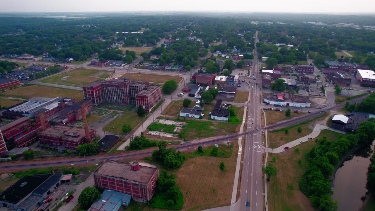 alto ángulo de la aérea urbana pacífica del centro de rockford, illinois