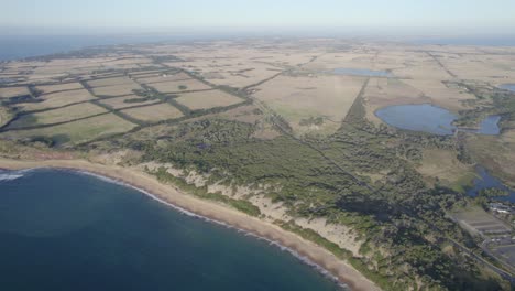 Flynns-Beach-En-Phillip-Island,-Victoria,-Australia---Tiro-De-Drone