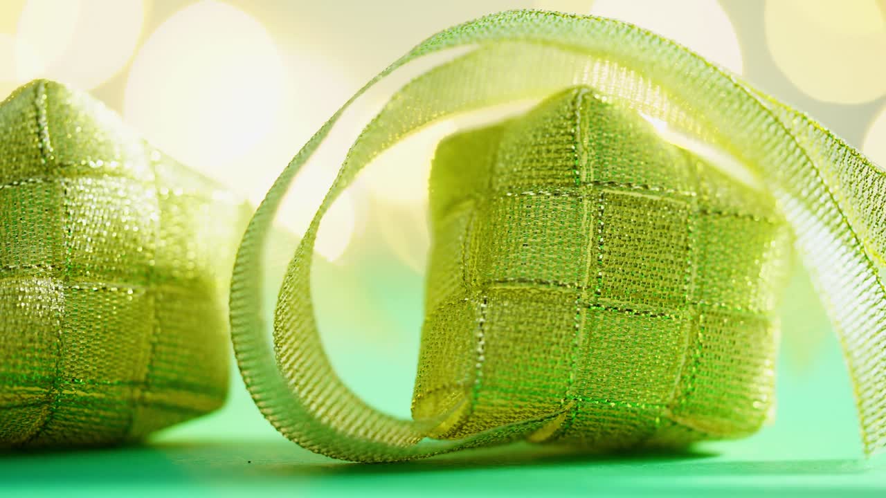 매우 가까운 리본 ketupat