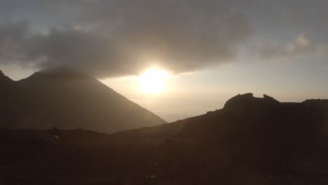 Amanecer-En-El-Volcán-Pacaya-En-Guatemala