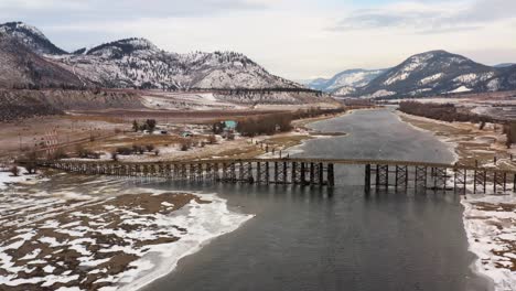 Die-Atemberaubende-Architektur-Der-Pritchard-Brücke-In-Einer-Winterlichen-Landschaft