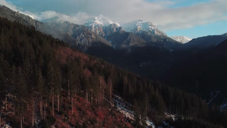 Kleie-Dorf-In-Rumänien,-Heimat-Des-Berühmten-Mittelalterlichen-„Dracula-Schloss“-In-Siebenbürgen