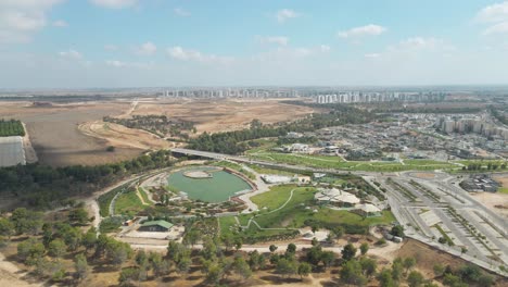 lago artificial en la ciudad de netivot israel