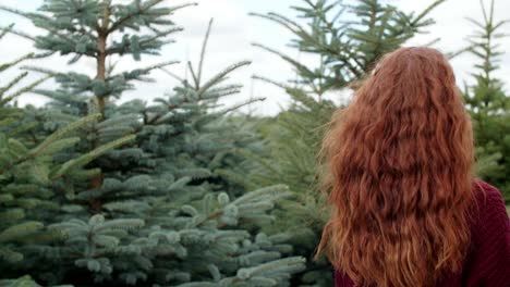 Cheerful,-red-haired-woman-at-forest