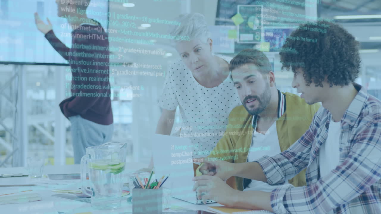 animación del procesamiento de datos financieros sobre diversas personas de negocios en la oficina