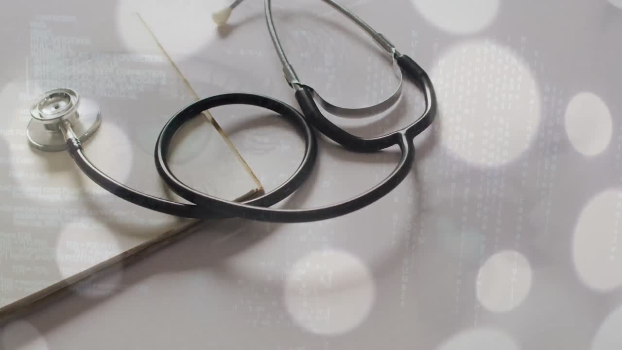 animation de points lumineux et traitement de données au stéthoscope et au bloc-notes sur fond blanc