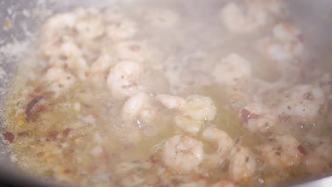 Close-up-of-cooking-prawn-in-a-cooking-pan-,