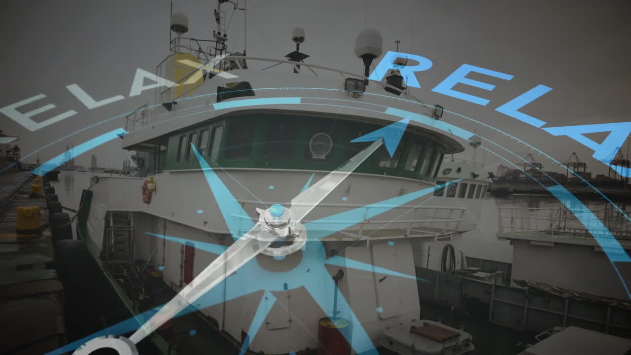 항구 에 정박 한 배 위 에 있는 편안 한 텍스트 애니메이션 을 가진 나침반