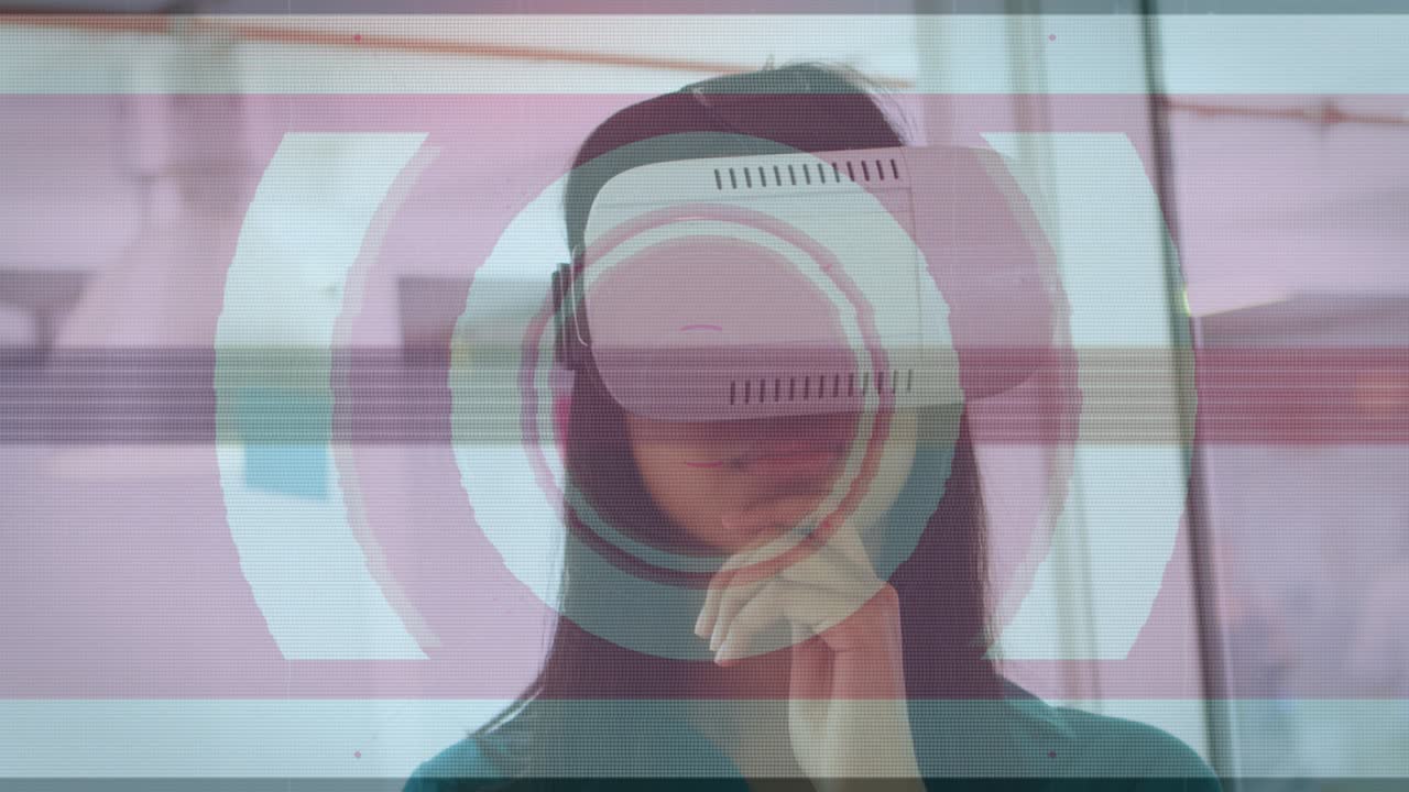 animación del escaneo del alcance y el procesamiento de datos sobre la mujer que usa auriculares vr