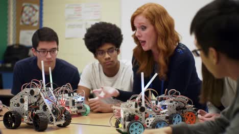 engaging students in robotics: a classroom session focused on hands-on learning with robotics kits and team collaboration