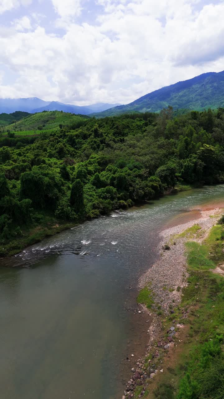 Vista aerea del fiume a Lam Dong