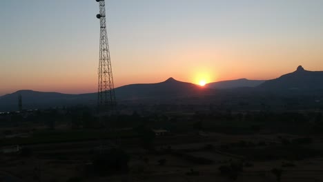 Amanecer-En-La-India-Rural-|-India-India-|-Tomas-Aéreas-De-Drones-|-Viajes-|-Sol-|-Luz-|-Mañana-|-Torre-Móvil-De-Comunicación