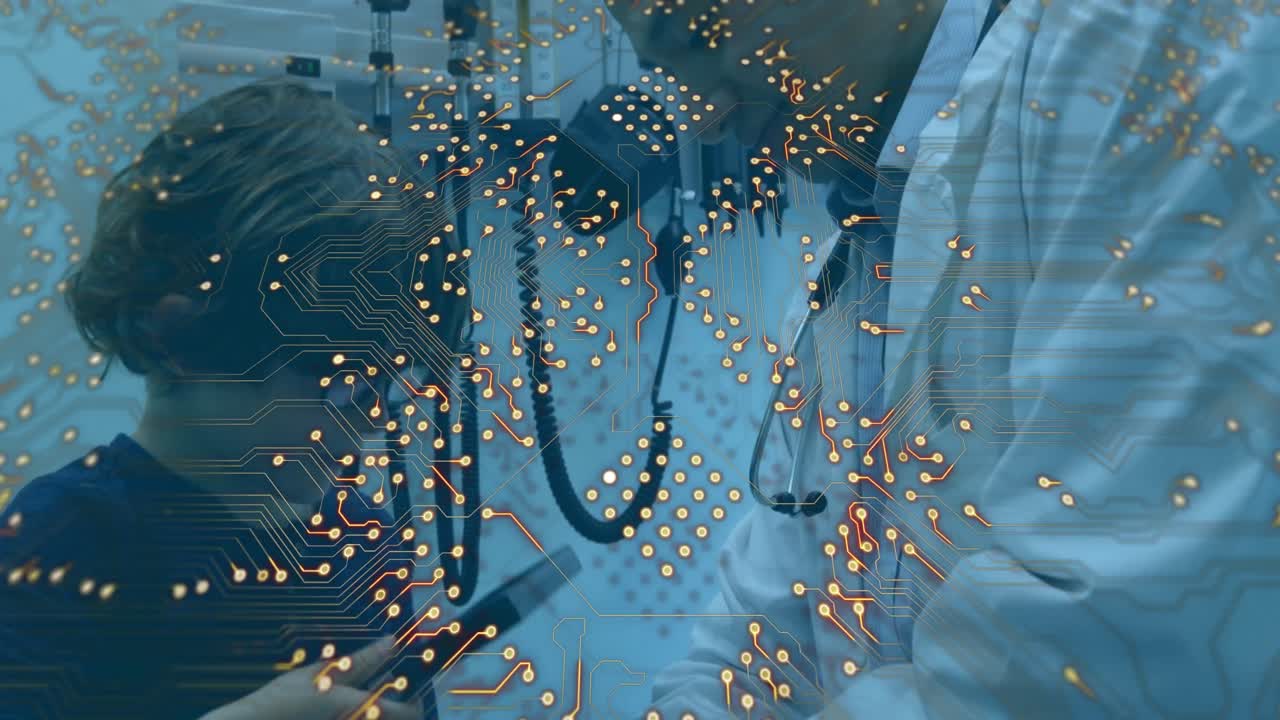 마이크로프로세서 연결을 통해 아시아 남성 의사가 백인 소년에게 확대경을 사용하는 법을 가르 ⁇ 니다.