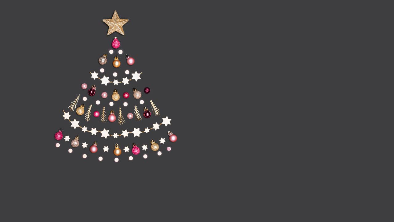 árbol de navidad dorado, rosa y rojo hecho de estrellas y bolas en fondo gris oscuro. luces de navidad están parpadeando. telón de fondo festivo de año nuevo. hermoso patrón brillante. animación de stop motion.